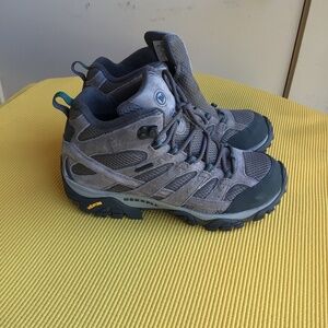 Merrell Men's Moab 2 Mid Waterproof Hiking Boot  Size 7.5. NWOB